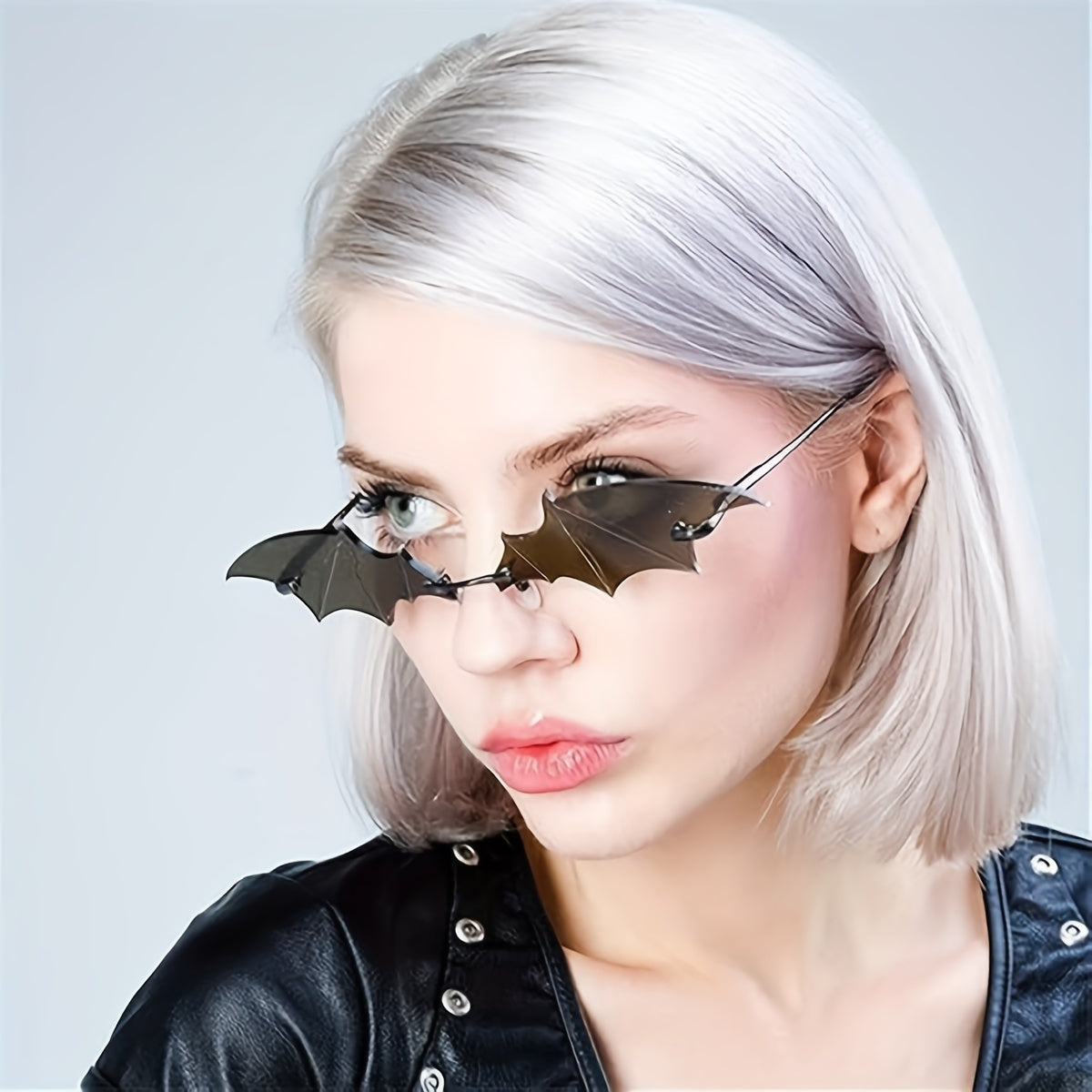 Pair of Bat-Shaped Fashion Glasses - Golden Frame with Black Bat Motif Decorative Lenses, Halloween Costume Party Accessories, Unisex Fashion Eyewear & Women, Festive Accessory, Festive Design, Stylish Accessory