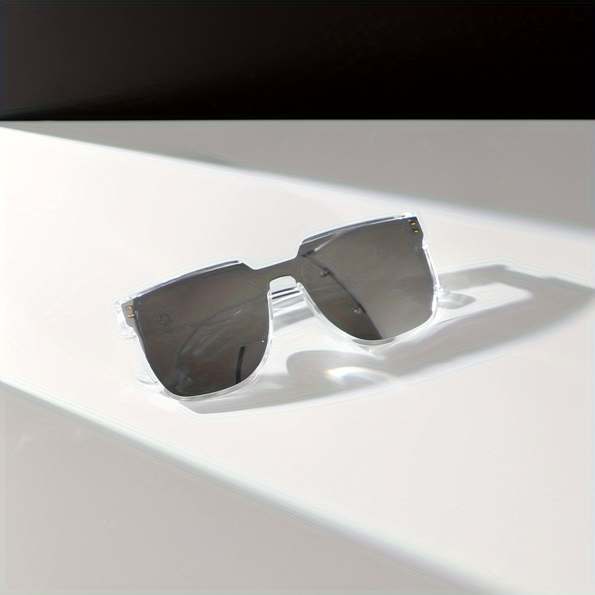 1 Pair of Women's Transparent Silvery Mirror Reflective Square Frame Modern Fashion Casual Glasses with Rice Nails