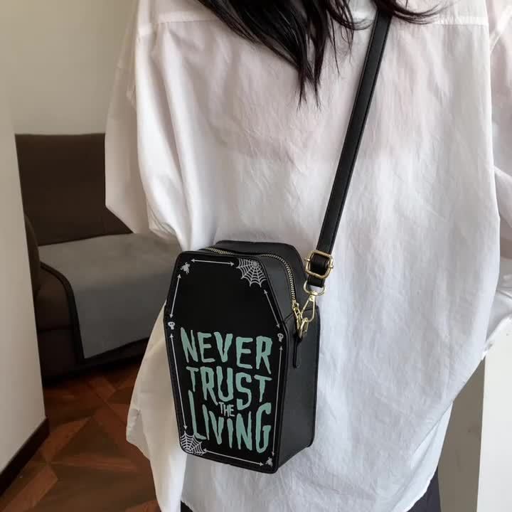 1pc Halloween Coffin-Shaped Fashion Shoulder Bag for Women, Sexy Gothic Faux Leather Crossbody Purse with "Never Trust The Living" Print, Zip Closure, Polyester Lining, and Edge Detailing