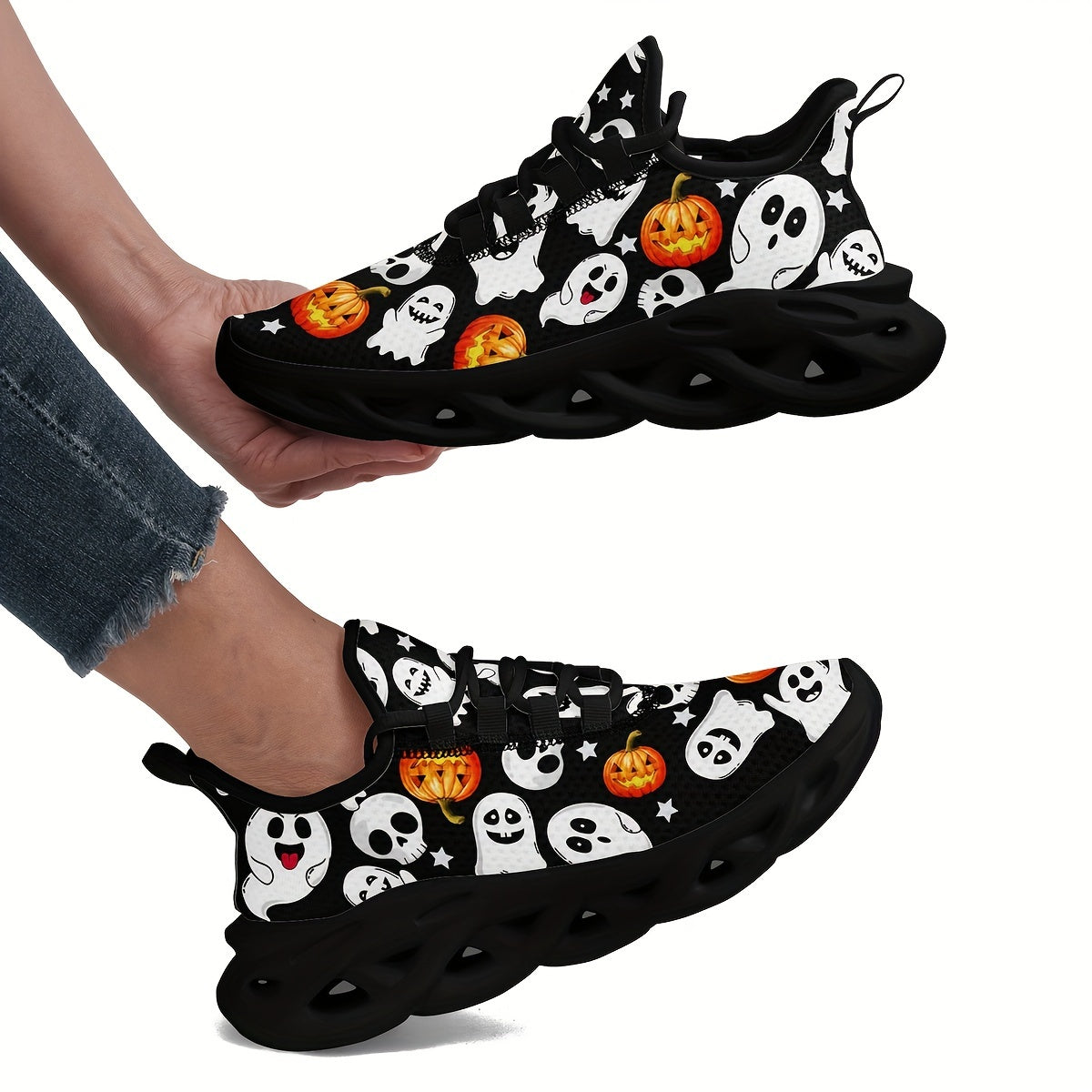 Ghosts and Pumpkins Ladies Outdoor Blade Bottom Breathable Mesh Face Shock Absorption Comfortable Wear Resistant Bounce Low Top Sports Shoes, Suitable for Halloween Shoes