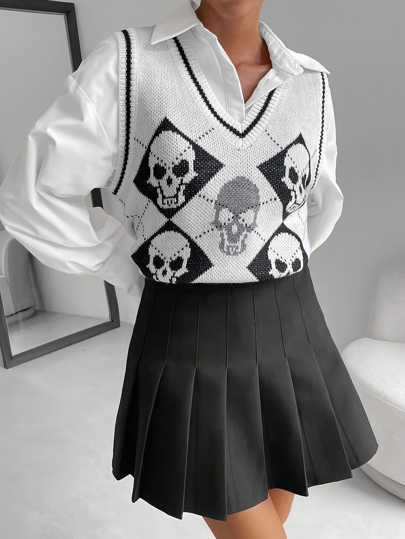 [Elegant Skull Print Vest] Elegant & Versatile Women's V-Neck Skull Print Vest | Black & White Halloween Pattern Sleeveless Top, Medium Stretch for Spring Summer Fall, Layering Piece for Casual & Formal Outfits