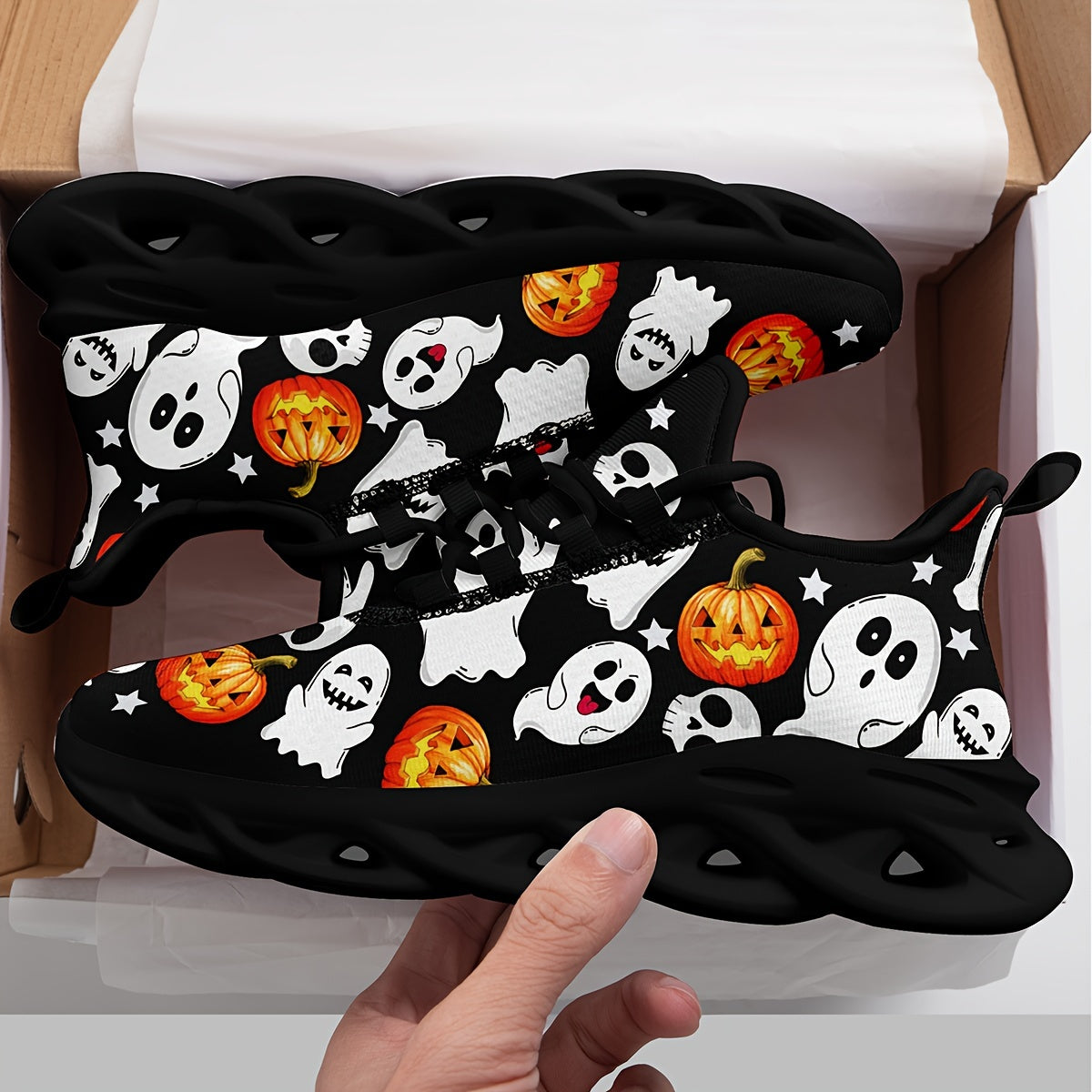 Ghosts and Pumpkins Ladies Outdoor Blade Bottom Breathable Mesh Face Shock Absorption Comfortable Wear Resistant Bounce Low Top Sports Shoes, Suitable for Halloween Shoes