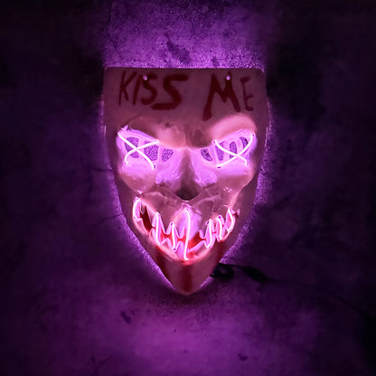 Glow-in-the-Dark Halloween Kiss Me Mask for Spooky Parties, Cosplay & Festive Costumes – Requires 2x AA Batteries (Batteries Not Included)