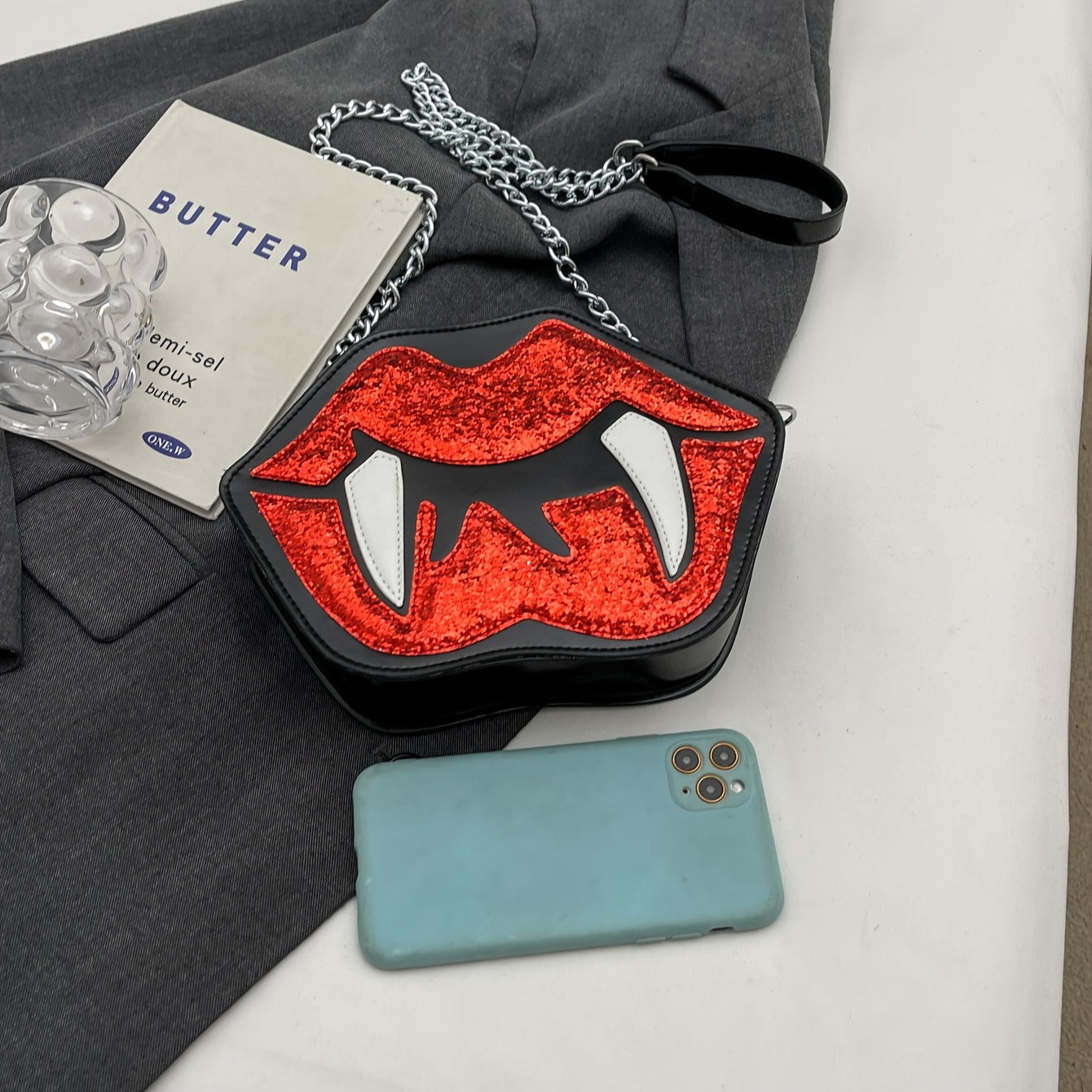 Vampire Lips Print Crossbody Bag - Gothic Style, Black with Red Lips & Fangs Design, Chain Strap, Zipper Closure, Perfect for Halloween & Daily Use, Halloween Accessory | Playful Accessory | Durable Zipper Closure, Halloween