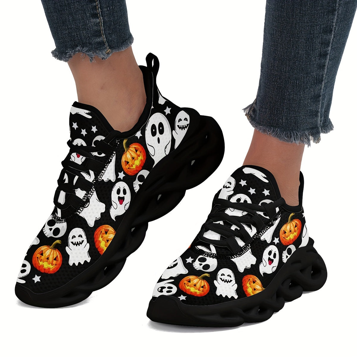 Ghosts and Pumpkins Ladies Outdoor Blade Bottom Breathable Mesh Face Shock Absorption Comfortable Wear Resistant Bounce Low Top Sports Shoes, Suitable for Halloween Shoes