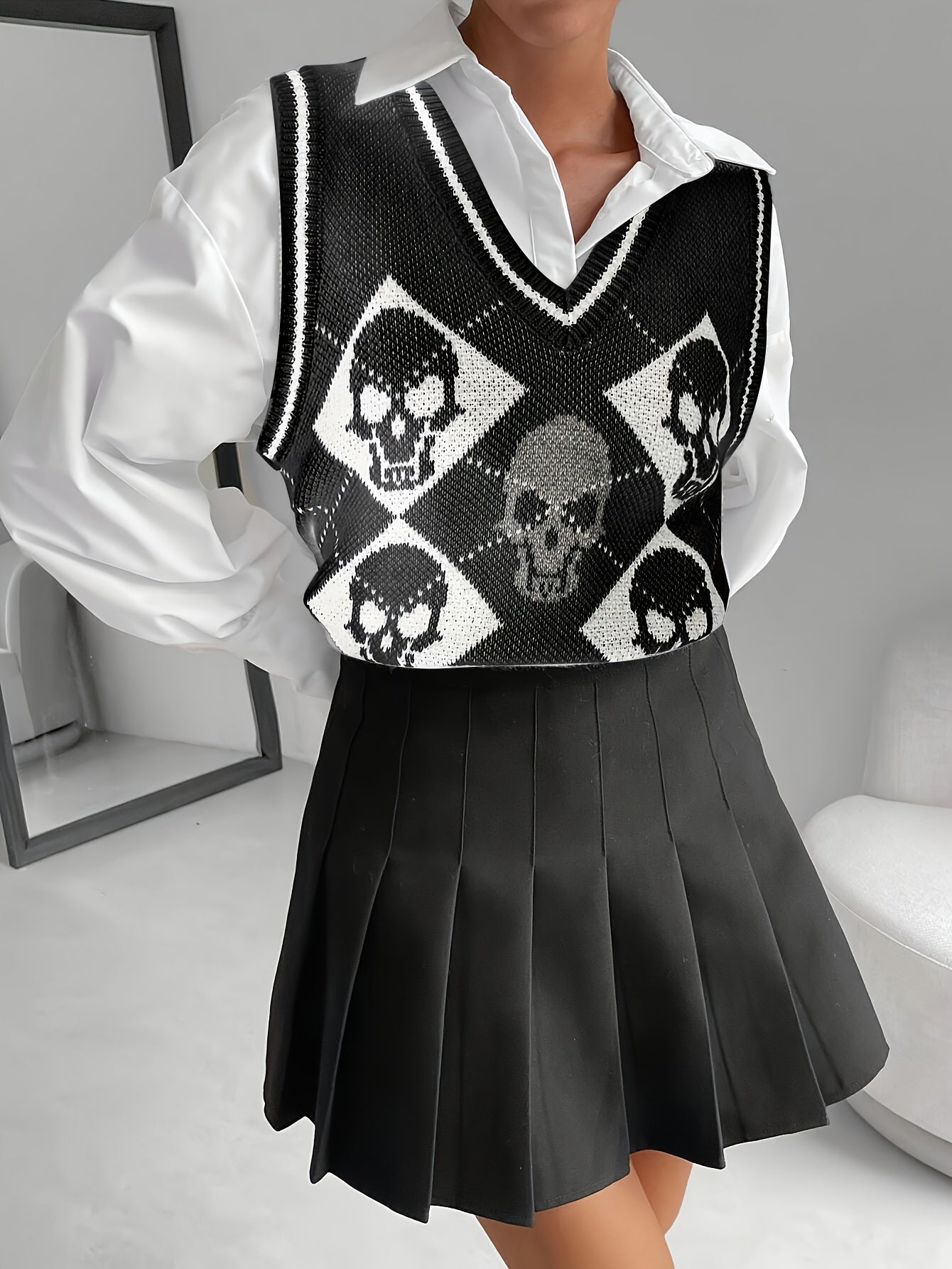 [Elegant Skull Print Vest] Elegant & Versatile Women's V-Neck Skull Print Vest | Black & White Halloween Pattern Sleeveless Top, Medium Stretch for Spring Summer Fall, Layering Piece for Casual & Formal Outfits