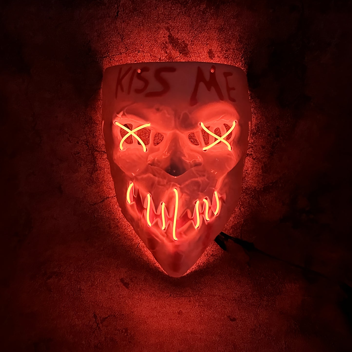 Glow-in-the-Dark Halloween Kiss Me Mask for Spooky Parties, Cosplay & Festive Costumes – Requires 2x AA Batteries (Batteries Not Included)